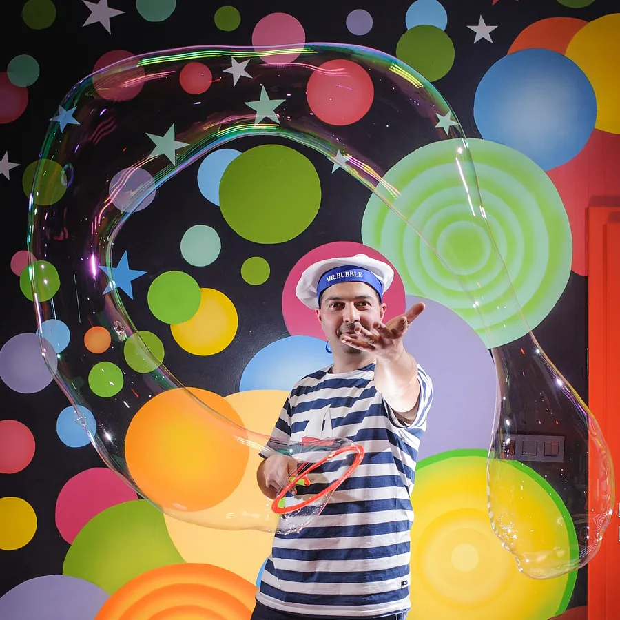 Mr. Bubble chytá obrovskú bublinu