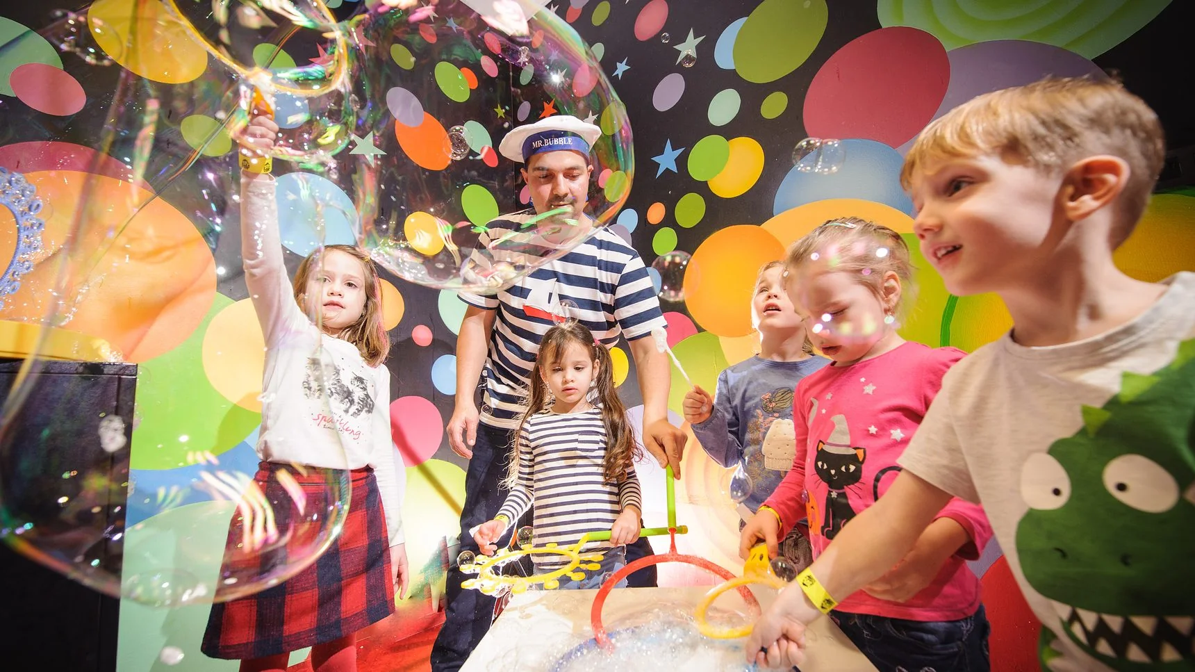 Preview clip from a Mr. Bubble bubble show